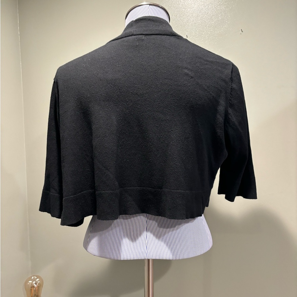 Xiliratic Ladies Black Shortsleeve Shrug. Size Large - Picture 5 of 5